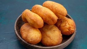 Пирожки жареные с картофелем 1шт  Крендель